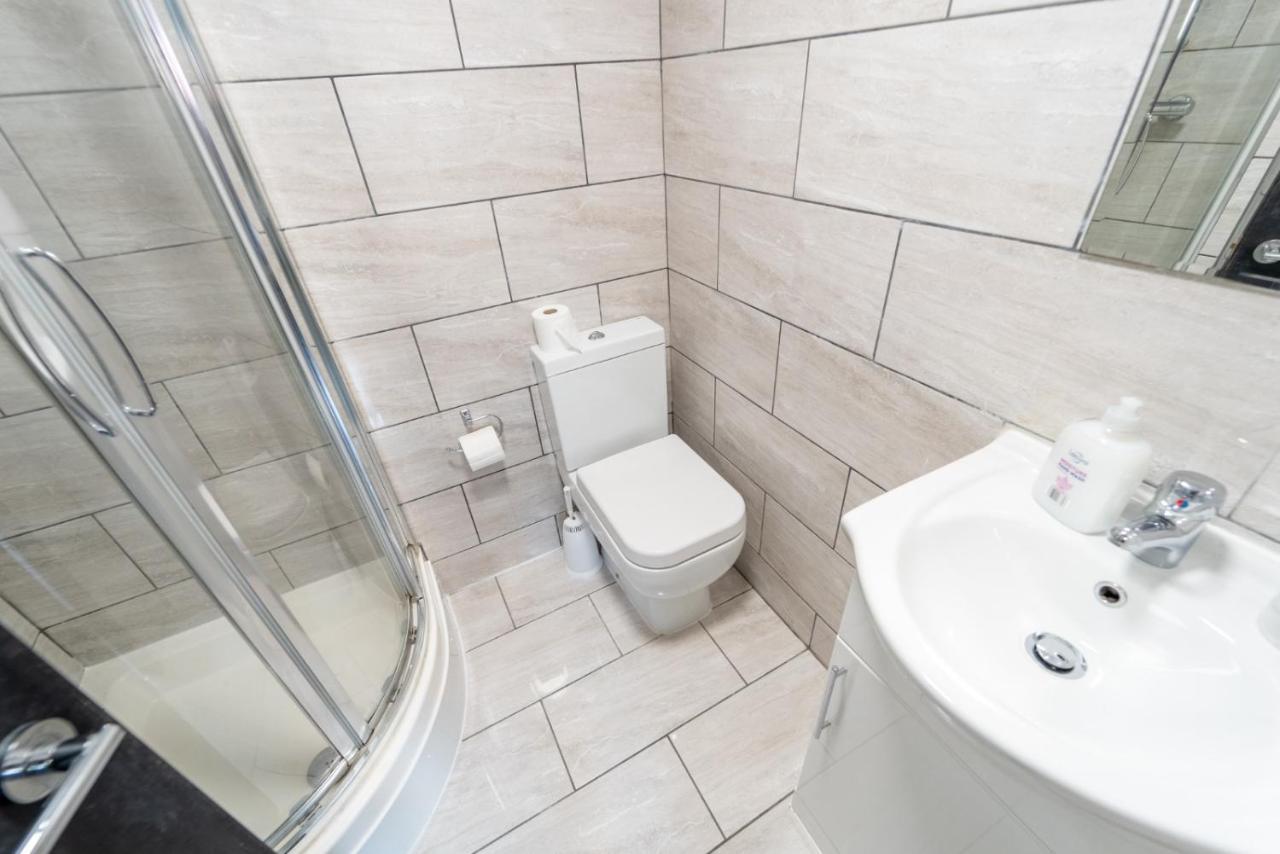 Staysa Equipped Studios Near Qe And Uob In Guesthouse Close To The City! Birmingham Esterno foto