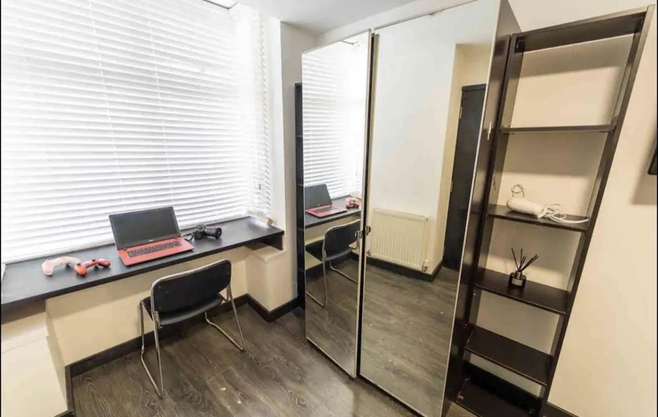 Staysa Equipped Studios Near Qe And Uob In Guesthouse Close To The City! Birmingham Esterno foto