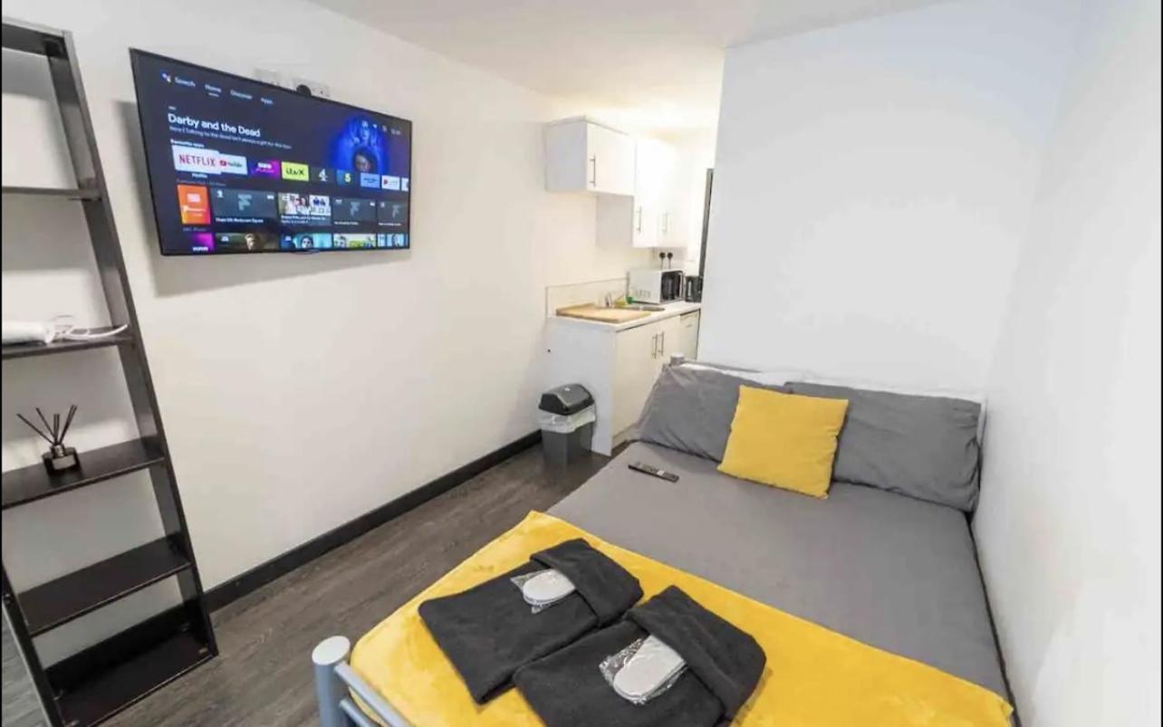 Staysa Equipped Studios Near Qe And Uob In Guesthouse Close To The City! Birmingham Esterno foto