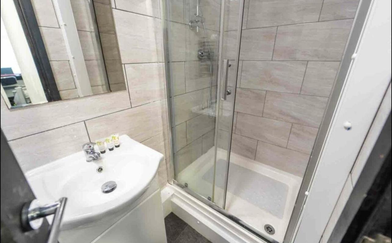 Staysa Equipped Studios Near Qe And Uob In Guesthouse Close To The City! Birmingham Esterno foto